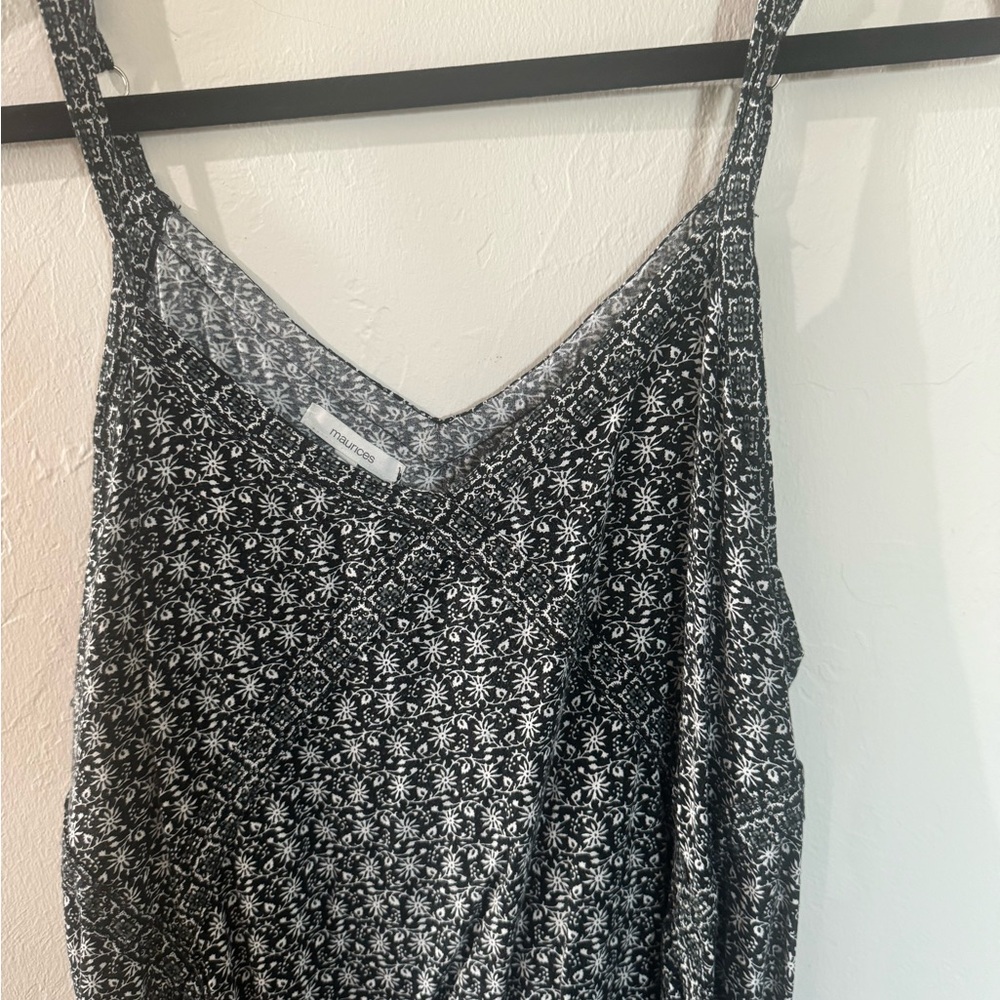 Black and white tank top size large